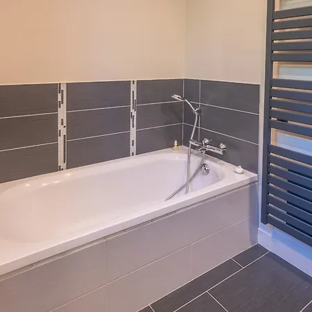 Maison 4 Avec Piscine Et Jardin Proche - Fr-1-197-625